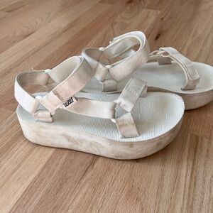Teva Flatform Universal Platform Sandals Womens Size 6 White Hook Loop Strappy